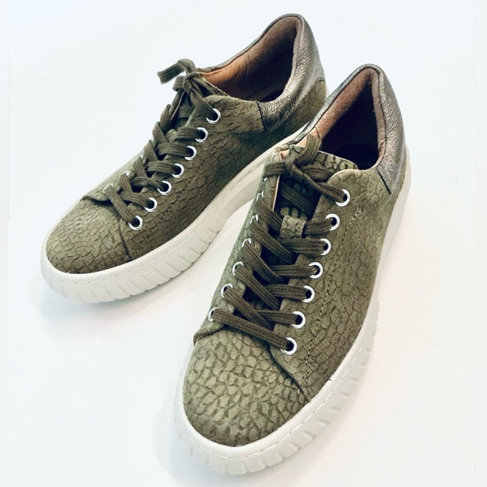 SOFFT Women’s Parkyn Leather Round Toe Oxfords Sneaker NWOB, Never Used Size 7.5